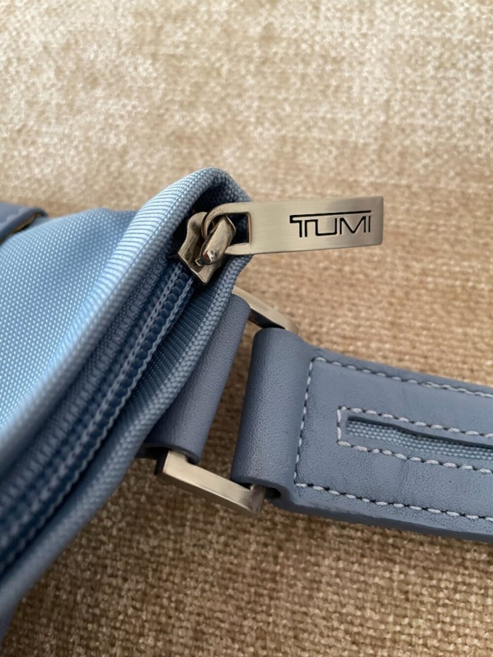 TUMI Nylon Crossbody Messenger Bag New with Tag - Picture 5 of 9